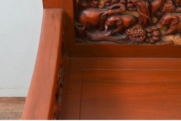 中古　アジア民芸家具　チーク材　草木と像の立派な彫刻をあしらった品格漂うアームチェア(板座チェア、一人掛けソファ、椅子、イス)(R-077864)