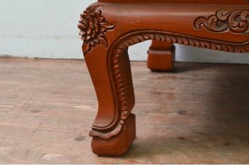 中古　アジア民芸家具　チーク材　草木と像の立派な彫刻をあしらった品格漂うアームチェア(板座チェア、一人掛けソファ、椅子、イス)(R-077864)