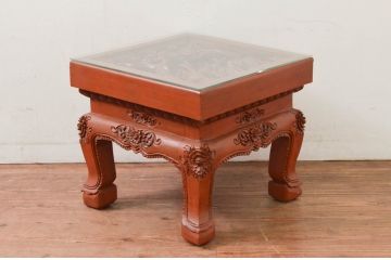 中古　アジア民芸家具　チーク材　草木と像の立派な彫刻をあしらった品格漂うサイドテーブル(ローテーブル、センターテーブル、花台、飾り台)(R-077865)