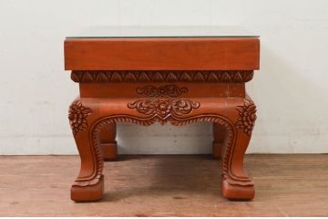 中古　アジア民芸家具　チーク材　草木と像の立派な彫刻をあしらった品格漂うサイドテーブル(ローテーブル、センターテーブル、花台、飾り台)(R-077866)