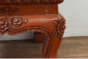 中古　アジア民芸家具　チーク材　草木と像の立派な彫刻をあしらった品格漂うサイドテーブル(ローテーブル、センターテーブル、花台、飾り台)(R-077866)