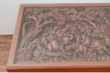 中古　アジア民芸家具　チーク材　草木と像の立派な彫刻をあしらった品格漂うローテーブル(座卓、センターテーブル、リビングテーブル)(R-077867)