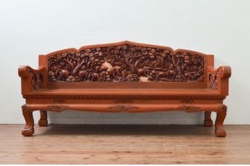 中古　アジア民芸家具　チーク材　草木と像の立派な彫刻をあしらった品格漂うベンチソファ(3人掛け、3P、板座チェア、長椅子、イス)(R-077868)
