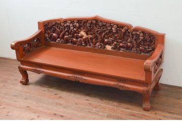 中古　アジア民芸家具　チーク材　草木と像の立派な彫刻をあしらった品格漂うベンチソファ(3人掛け、3P、板座チェア、長椅子、イス)(R-077868)
