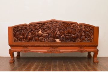 中古　アジア民芸家具　チーク材　草木と像の立派な彫刻をあしらった品格漂うベンチソファ(3人掛け、3P、板座チェア、長椅子、イス)(R-077868)