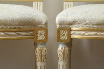 中古　イタリア高級家具　Mario Colciago&Figli(マリオ・コルチャゴ)　Fratelli Origgi(フラテッリ・オリッジ)　ロココ調　華やかな白が眩しいエレガントな雰囲気漂うチェア4脚セット(ダイニングチェア、サロンチェア、椅子、イス)(定価4脚で約95万円)(R-077876)