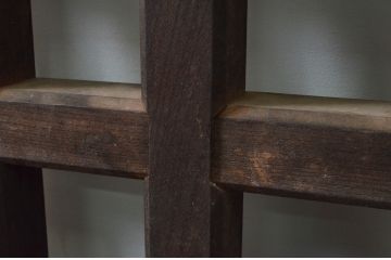 アンティーク建具　重厚　総欅(ケヤキ)材　和の貫禄を漂わせる升目(マス目)格子蔵戸1枚(きつね格子、狐格子、引き戸、玄関戸)(R-077880)