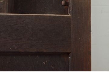 アンティーク建具　重厚　総欅(ケヤキ)材　和の貫禄を漂わせる升目(マス目)格子蔵戸1枚(きつね格子、狐格子、引き戸、玄関戸)(R-077880)