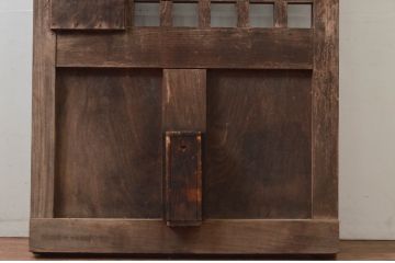 アンティーク建具　重厚　総欅(ケヤキ)材　和の貫禄を漂わせる升目(マス目)格子蔵戸1枚(きつね格子、狐格子、引き戸、玄関戸)(R-077880)