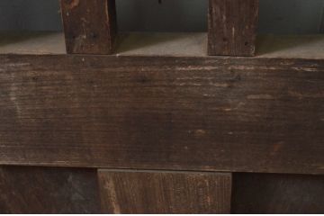 アンティーク建具　重厚　総欅(ケヤキ)材　和の貫禄を漂わせる升目(マス目)格子蔵戸1枚(きつね格子、狐格子、引き戸、玄関戸)(R-077880)