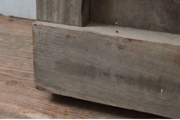 アンティーク建具　重厚　総欅(ケヤキ)材　和の貫禄を漂わせる升目(マス目)格子蔵戸1枚(きつね格子、狐格子、引き戸、玄関戸)(R-077880)