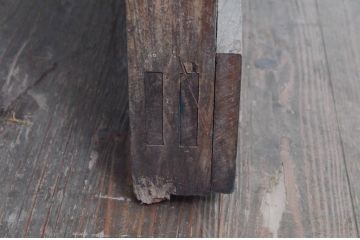 アンティーク建具　重厚　総欅(ケヤキ)材　和の貫禄を漂わせる升目(マス目)格子蔵戸1枚(きつね格子、狐格子、引き戸、玄関戸)(R-077880)