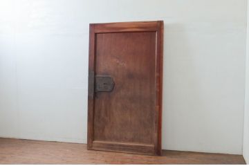 アンティーク建具　日本風情を感じさせる一枚板の蔵戸1枚(玄関戸、板戸、引き戸)(R-077882)