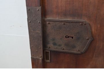 アンティーク建具　日本風情を感じさせる一枚板の蔵戸1枚(玄関戸、板戸、引き戸)(R-077882)