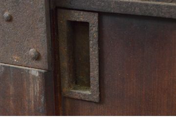 アンティーク建具　日本風情を感じさせる一枚板の蔵戸1枚(玄関戸、板戸、引き戸)(R-077882)