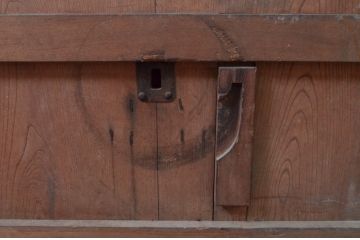 アンティーク建具　大振り!!　総欅(ケヤキ)材　重厚感のある佇まいが魅力の蔵戸1枚(玄関戸、板戸、引き戸)(R-077883)