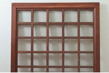 アンティーク建具　上手物!!!　総欅(ケヤキ)材　和モダンな雰囲気を醸し出す升目(マス目)格子蔵戸1枚(きつね格子、狐格子、引き戸、玄関戸)(R-077884)