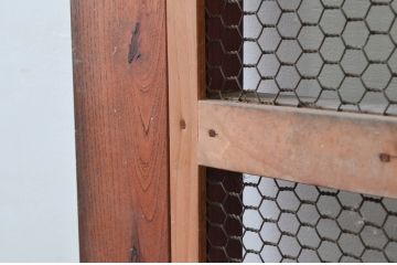 アンティーク建具　上手物!!!　総欅(ケヤキ)材　和モダンな雰囲気を醸し出す升目(マス目)格子蔵戸1枚(きつね格子、狐格子、引き戸、玄関戸)(R-077884)