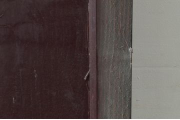 アンティーク建具　ペイント仕上げ限定　どこか懐かしい雰囲気を醸し出す蔵戸1枚(引き戸、玄関戸)(R-077885)