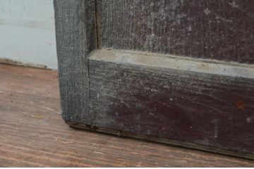 アンティーク建具　ペイント仕上げ限定　どこか懐かしい雰囲気を醸し出す蔵戸1枚(引き戸、玄関戸)(R-077885)