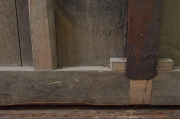 アンティーク建具　ペイント仕上げ限定　どこか懐かしい雰囲気を醸し出す蔵戸1枚(引き戸、玄関戸)(R-077885)
