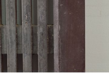 アンティーク建具　ペイント仕上げ限定　総栗材　和の空間を高めるシンプルな格子蔵戸1枚(格子戸、引き戸、玄関戸)(R-077886)