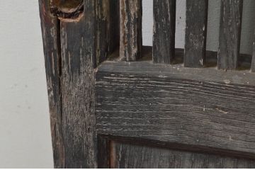 アンティーク建具　ペイント仕上げ限定　総栗材　和の空間を高めるシンプルな格子蔵戸1枚(格子戸、引き戸、玄関戸)(R-077886)