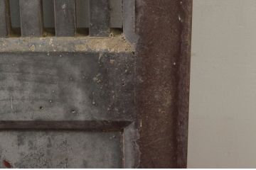 アンティーク建具　ペイント仕上げ限定　総栗材　和の空間を高めるシンプルな格子蔵戸1枚(格子戸、引き戸、玄関戸)(R-077886)