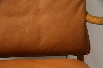 デンマークビンテージ　P.Jeppesen Mobelfabrik 　PJ Furniture(P.J.ファニチャー社)　Ole Wanscher(オーレ・ヴァンシャー) 　本革(レザー)　PJ149 Colonial Chair(コロニアルチェア)　ミッドセンチュリースタイルの空間づくりにおすすめのアームチェア(イージーチェア、1人掛けソファ、ヴィンテージ、北欧)(R-077899)