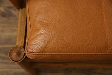 デンマークビンテージ　P.Jeppesen Mobelfabrik 　PJ Furniture(P.J.ファニチャー社)　Ole Wanscher(オーレ・ヴァンシャー) 　本革(レザー)　PJ149 Colonial Chair(コロニアルチェア)　ミッドセンチュリースタイルの空間づくりにおすすめのアームチェア(イージーチェア、1人掛けソファ、ヴィンテージ、北欧)(R-077899)