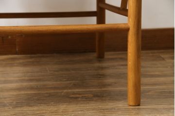 デンマークビンテージ　P.Jeppesen Mobelfabrik 　PJ Furniture(P.J.ファニチャー社)　Ole Wanscher(オーレ・ヴァンシャー) 　本革(レザー)　PJ149 Colonial Chair(コロニアルチェア)　ミッドセンチュリースタイルの空間づくりにおすすめのアームチェア(イージーチェア、1人掛けソファ、ヴィンテージ、北欧)(R-077899)