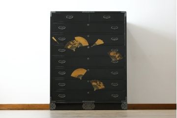 中古　最高級品!!　美しい扇の蒔絵入りの黒漆塗り桐箪笥(桐たんす、衣装箪笥、収納タンス、和タンス、引き出し)(定価推定約300万円)(R-077902)