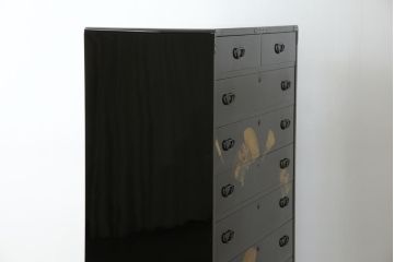中古　最高級品!!　美しい扇の蒔絵入りの黒漆塗り桐箪笥(桐たんす、衣装箪笥、収納タンス、和タンス、引き出し)(定価推定約300万円)(R-077902)