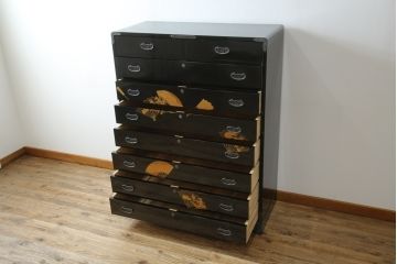 中古　最高級品!!　美しい扇の蒔絵入りの黒漆塗り桐箪笥(桐たんす、衣装箪笥、収納タンス、和タンス、引き出し)(定価推定約300万円)(R-077902)