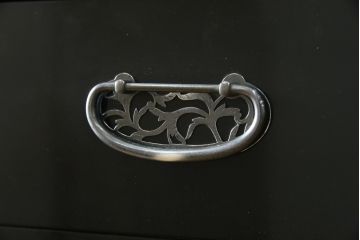 中古　最高級品!!　美しい扇の蒔絵入りの黒漆塗り桐箪笥(桐たんす、衣装箪笥、収納タンス、和タンス、引き出し)(定価推定約300万円)(R-077902)