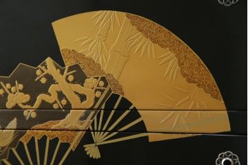 中古　最高級品!!　美しい扇の蒔絵入りの黒漆塗り桐箪笥(桐たんす、衣装箪笥、収納タンス、和タンス、引き出し)(定価推定約300万円)(R-077902)