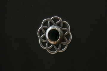 中古　最高級品!!　美しい扇の蒔絵入りの黒漆塗り桐箪笥(桐たんす、衣装箪笥、収納タンス、和タンス、引き出し)(定価推定約300万円)(R-077902)
