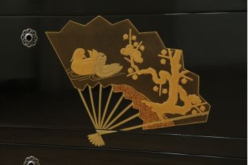 中古　最高級品!!　美しい扇の蒔絵入りの黒漆塗り桐箪笥(桐たんす、衣装箪笥、収納タンス、和タンス、引き出し)(定価推定約300万円)(R-077902)
