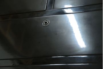 中古　最高級品!!　美しい扇の蒔絵入りの黒漆塗り桐箪笥(桐たんす、衣装箪笥、収納タンス、和タンス、引き出し)(定価推定約300万円)(R-077902)