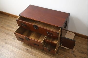 和製アンティーク　前面欅(ケヤキ)材　漆塗り　上品で上質な丸金具の庄内箪笥ローボード(ローチェスト、テレビ台、テレビボード、引き出し、時代箪笥、収納タンス)(R-077903)