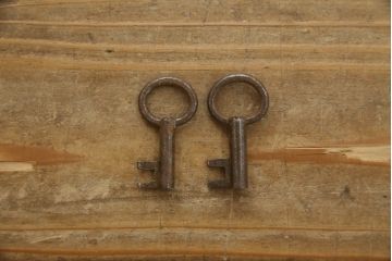 和製アンティーク　前面欅(ケヤキ)材　漆塗り　上品で上質な丸金具の庄内箪笥ローボード(ローチェスト、テレビ台、テレビボード、引き出し、時代箪笥、収納タンス)(R-077903)