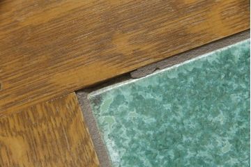 中古　高級品　Stickley(スティックレー/スティックレイ)　空間を華やかに彩るタイルトップローテーブル(リビングテーブル、センターテーブル)(R-077904)