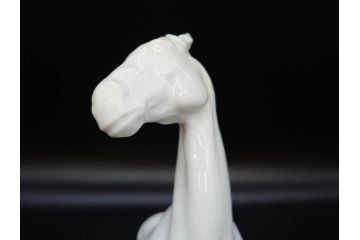 大倉陶園(OKURA、OAC)　跳ね馬　跳躍感のあるフィギュリン(オブジェ、白馬、置物、磁器人形、共箱付き)(R-077913)