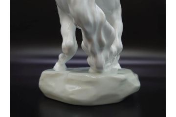 大倉陶園(OKURA、OAC)　跳ね馬　跳躍感のあるフィギュリン(オブジェ、白馬、置物、磁器人形、共箱付き)(R-077913)