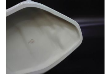 大倉陶園(OKURA、OAC)　跳ね馬　跳躍感のあるフィギュリン(オブジェ、白馬、置物、磁器人形、共箱付き)(R-077913)