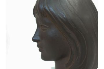 彫刻家　舟越保武　「K嬢」　上品な微笑みが魅力的なブロンズ像(Y・FUNAKOSHI、彫刻、女性像、オブジェ、置物、ディスプレイ、大理石製台座付き)(R-077916)