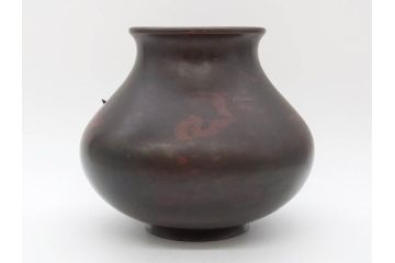 時代物　古銅　斑紫銅　盛上　双鯉文　優雅に泳ぐ鯉の装飾が印象的な花瓶(高岡銅器?、花器、花生、花入、壷、壺、在銘、作家物)(R-077928)