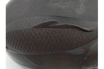 時代物　古銅　斑紫銅　盛上　双鯉文　優雅に泳ぐ鯉の装飾が印象的な花瓶(高岡銅器?、花器、花生、花入、壷、壺、在銘、作家物)(R-077928)