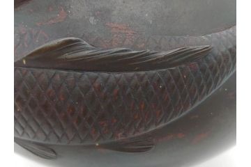 時代物　古銅　斑紫銅　盛上　双鯉文　優雅に泳ぐ鯉の装飾が印象的な花瓶(高岡銅器?、花器、花生、花入、壷、壺、在銘、作家物)(R-077928)
