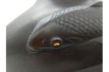時代物　古銅　斑紫銅　盛上　双鯉文　優雅に泳ぐ鯉の装飾が印象的な花瓶(高岡銅器?、花器、花生、花入、壷、壺、在銘、作家物)(R-077928)
